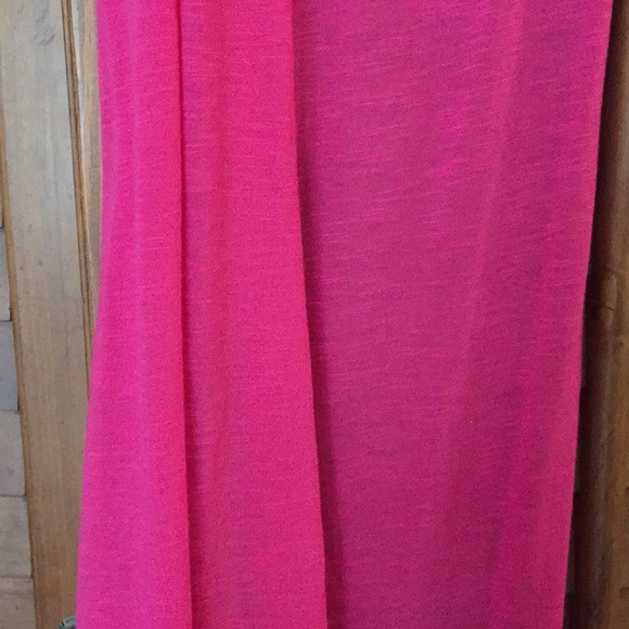 Cute fuchsia scarf! 🌸 pretty in pink! - Picture 2 of 2